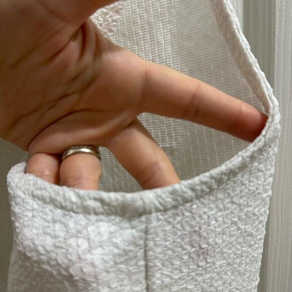 Calvin Klein White Sleeveless Shirt/Top Textured Fabric Keyhole Metal Piece XL - Picture 7 of 9